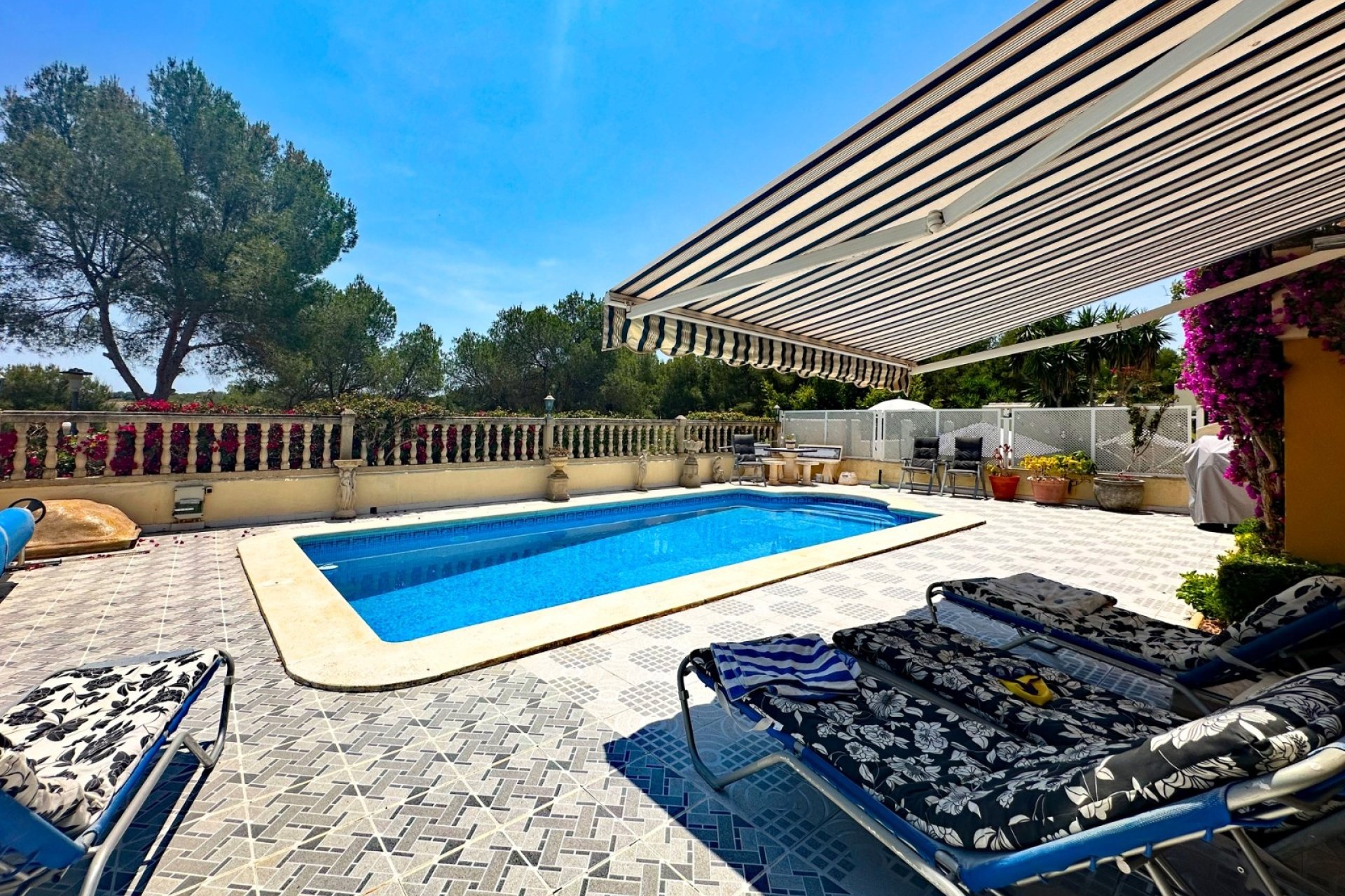 Resale - Villa -
Orihuela Costa - Costa Blanca