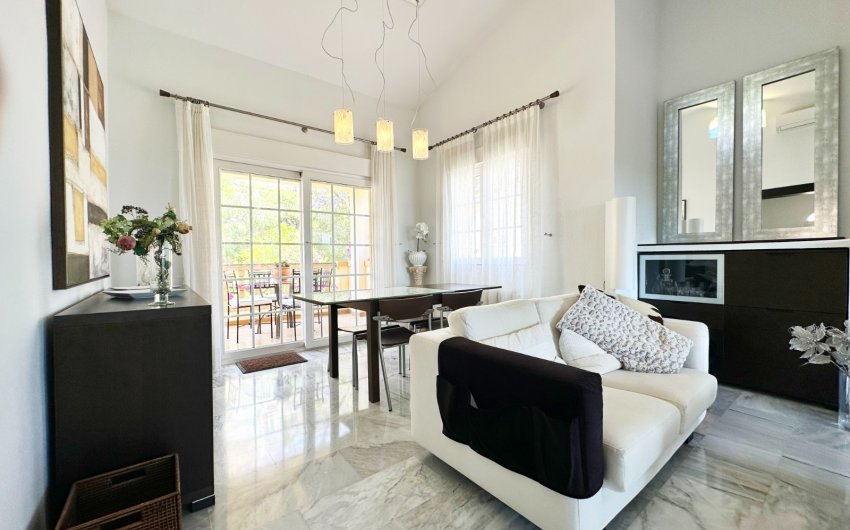 Resale - Villa -
Orihuela Costa - Costa Blanca