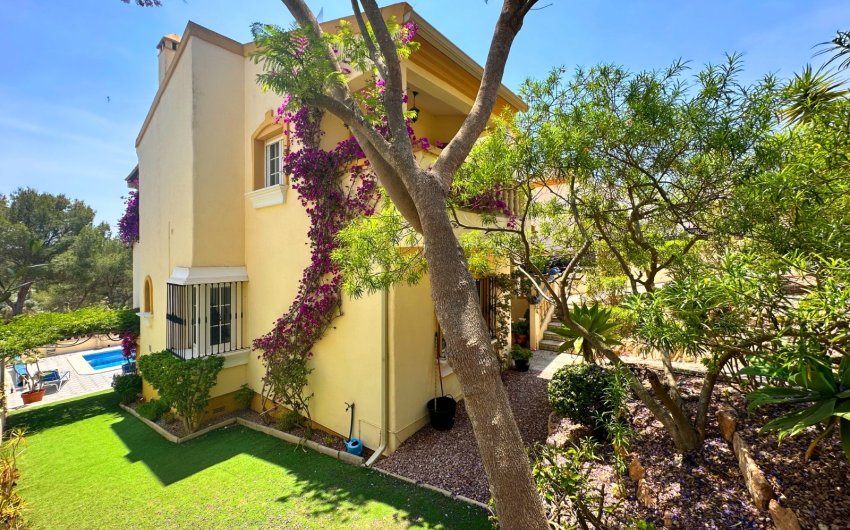 Resale - Villa -
Orihuela Costa - Costa Blanca