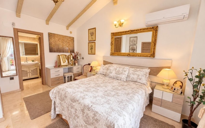 Resale - Villa -
Orihuela Costa - Costa Blanca