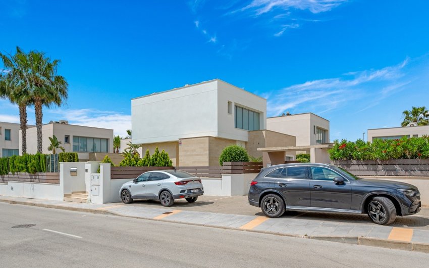 Resale - Villa -
Orihuela Costa - Costa Blanca