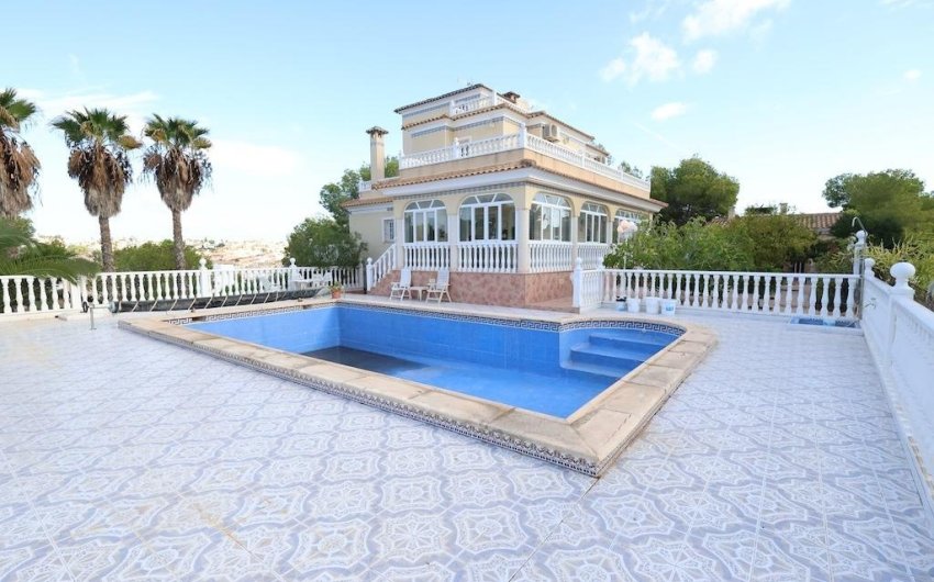 Resale - Villa -
Orihuela Costa - Costa Blanca