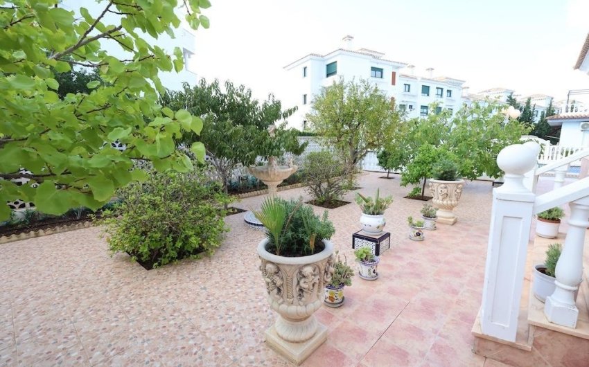Resale - Villa -
Orihuela Costa - Costa Blanca