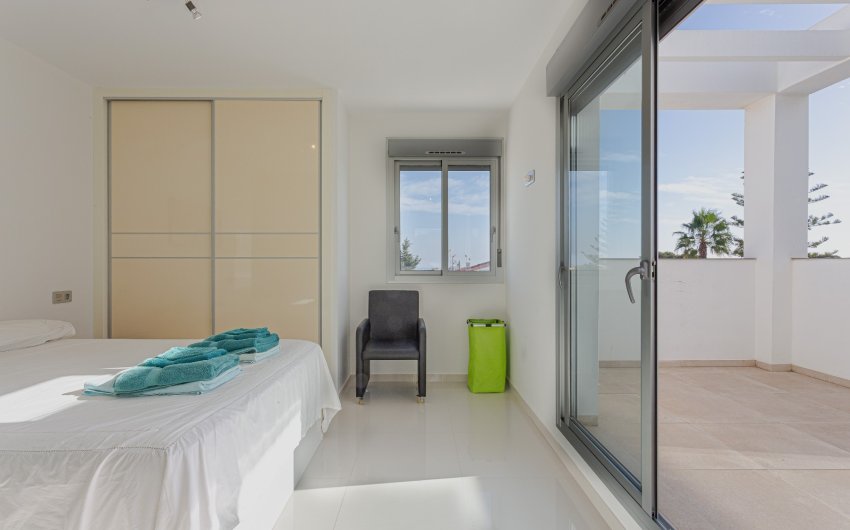 Resale - Villa -
Orihuela Costa - Costa Blanca