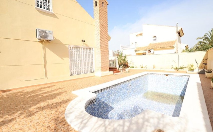 Resale - Villa -
Orihuela Costa - Costa Blanca