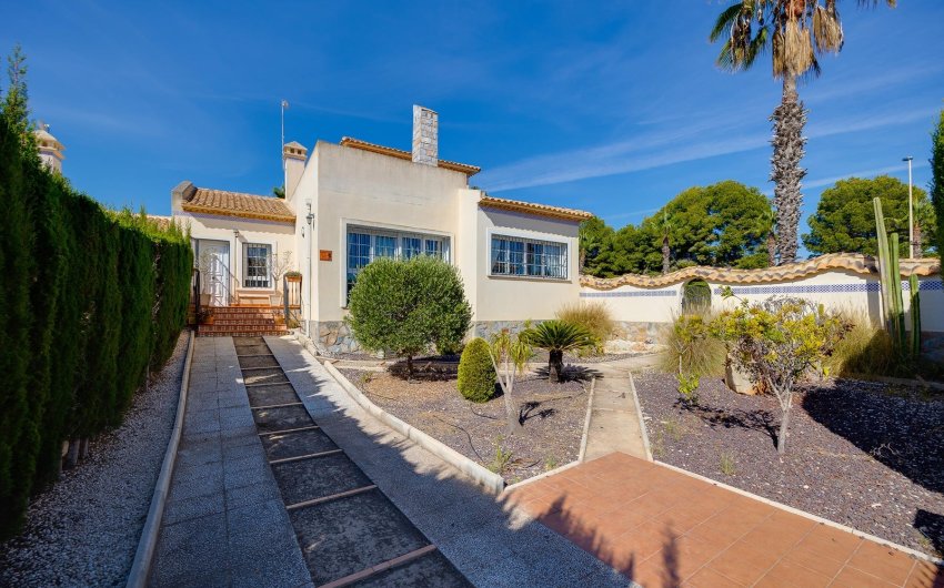 Resale - Villa -
Orihuela Costa - Costa Blanca