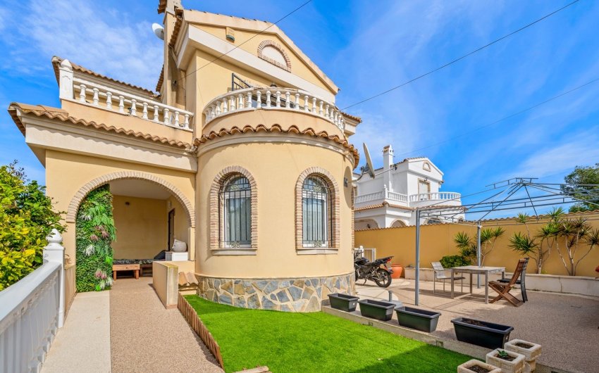 Resale - Villa -
Orihuela Costa - Costa Blanca