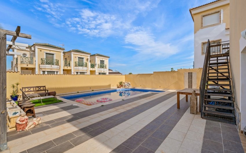 Resale - Villa -
Orihuela Costa - Costa Blanca