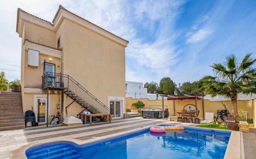 Resale - Villa -
Orihuela Costa - Costa Blanca