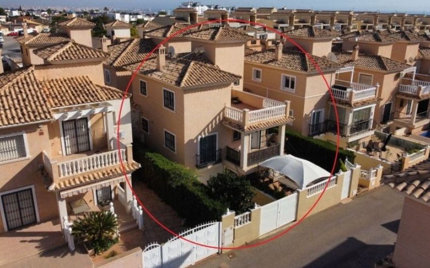 Resale - Villa -
Orihuela Costa - Costa Blanca