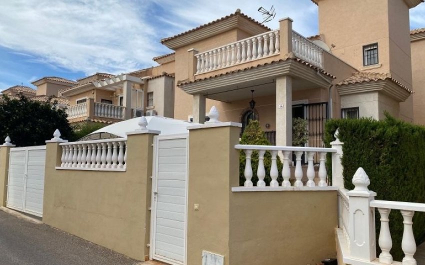 Resale - Villa -
Orihuela Costa - Costa Blanca