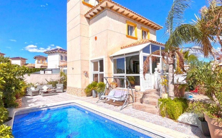 Resale - Villa -
Orihuela Costa - Costa Blanca