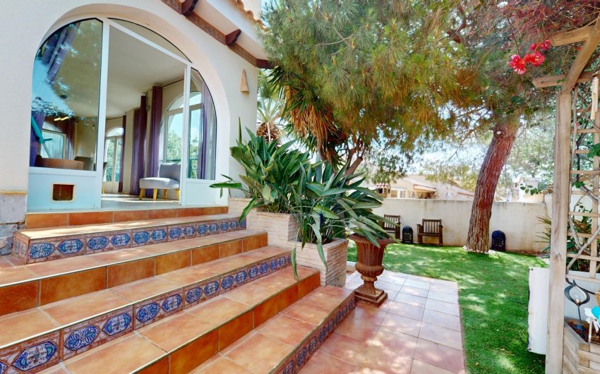 Resale - Villa -
Orihuela Costa - Costa Blanca
