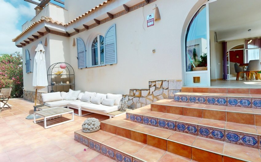 Resale - Villa -
Orihuela Costa - Costa Blanca