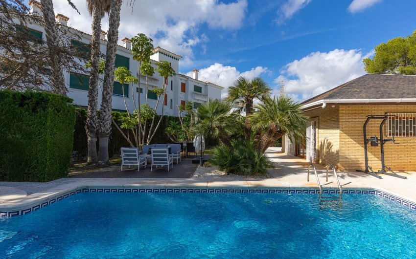 Resale - Villa -
Orihuela Costa - Costa Blanca