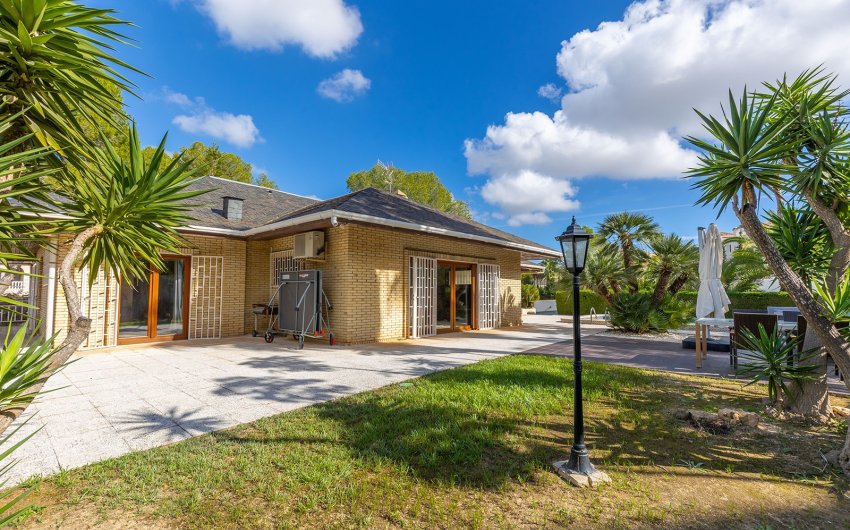 Resale - Villa -
Orihuela Costa - Costa Blanca