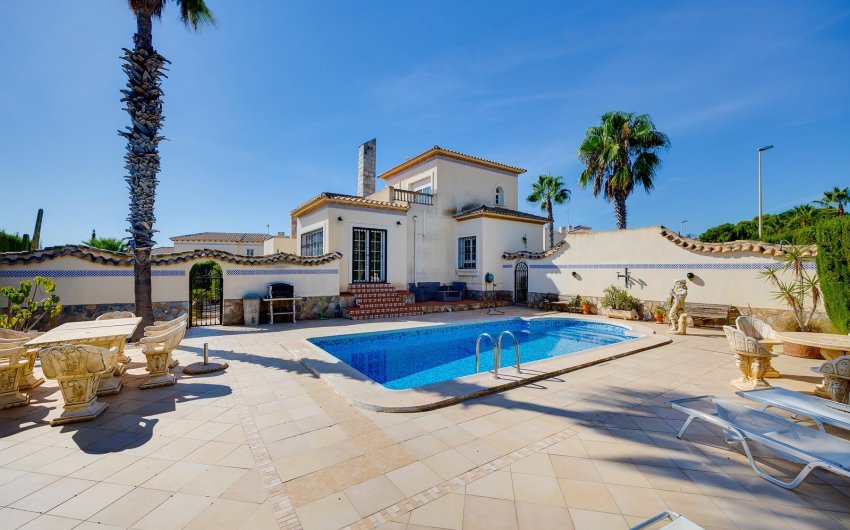 Resale - Villa -
Orihuela Costa - Costa Blanca
