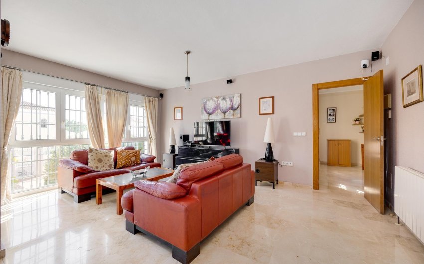 Resale - Villa -
Orihuela Costa - Costa Blanca