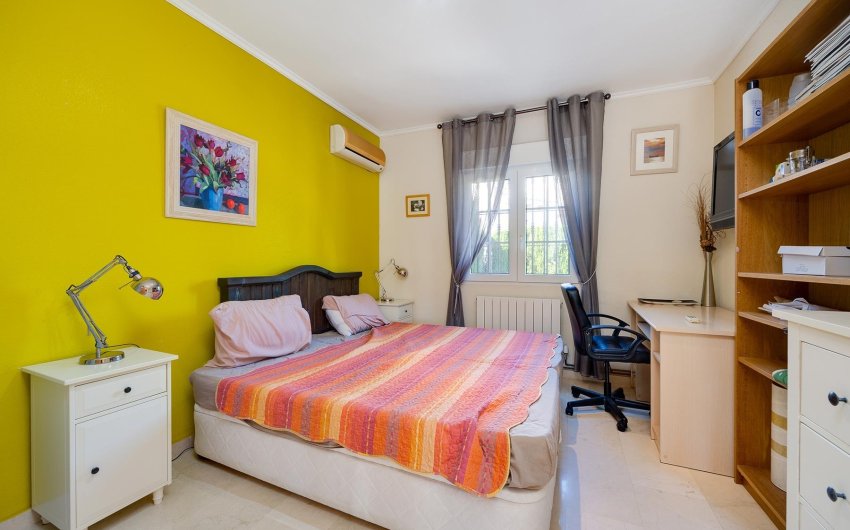 Resale - Villa -
Orihuela Costa - Costa Blanca