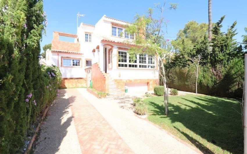 Resale - Villa -
Orihuela Costa - Costa Blanca