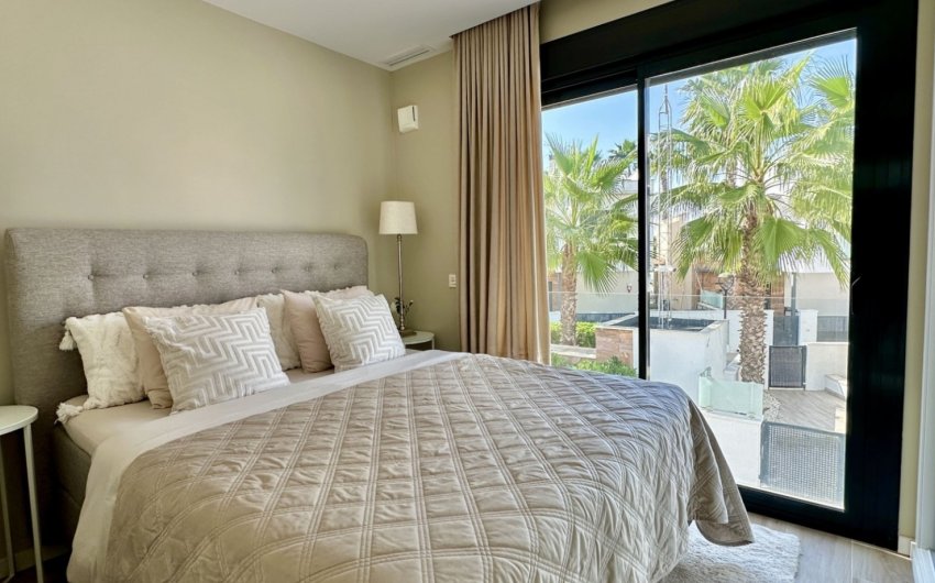 Resale - Villa -
Orihuela Costa - Costa Blanca