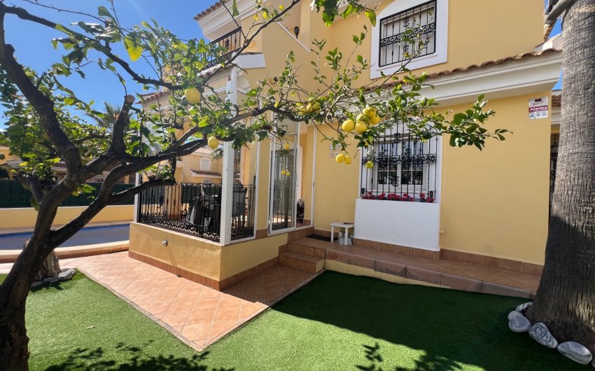 Resale - Villa -
Orihuela Costa - Costa Blanca