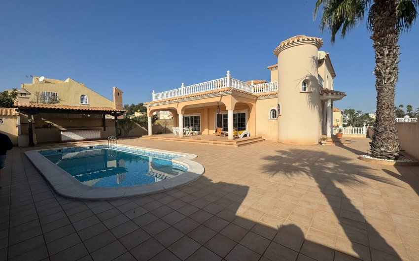 Resale - Villa -
Orihuela Costa - Costa Blanca
