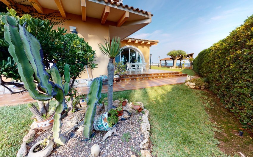 Resale - Villa -
Orihuela Costa - Costa Blanca