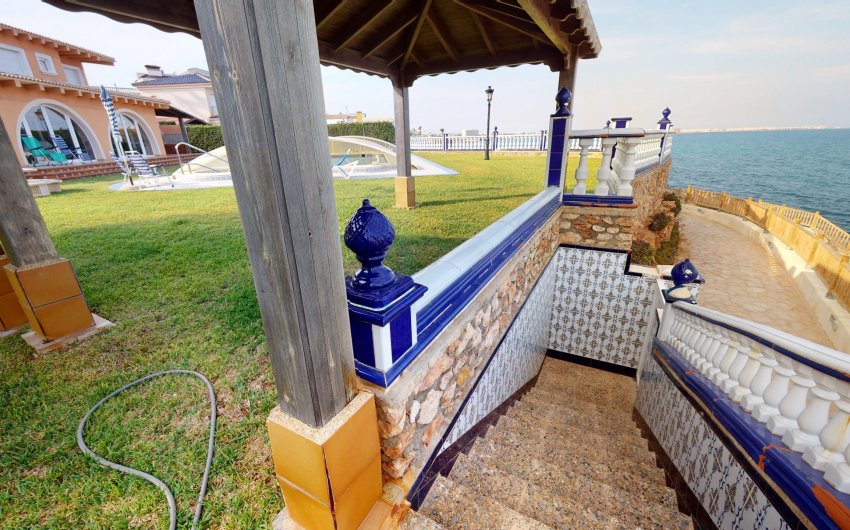 Resale - Villa -
Orihuela Costa - Costa Blanca