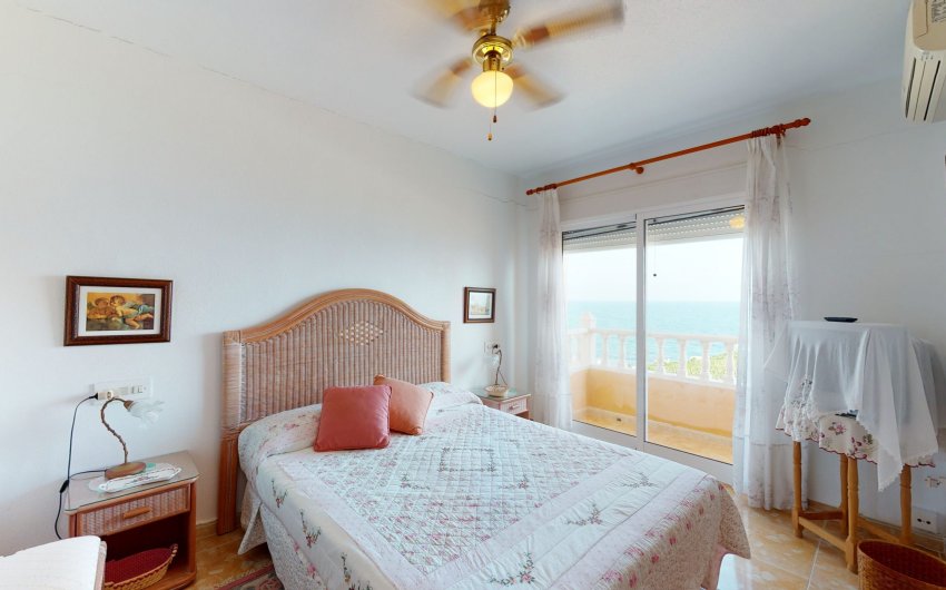 Resale - Villa -
Orihuela Costa - Costa Blanca