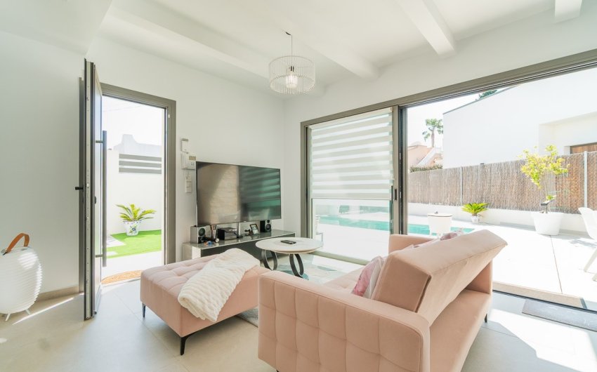 Resale - Villa -
Orihuela Costa - Costa Blanca