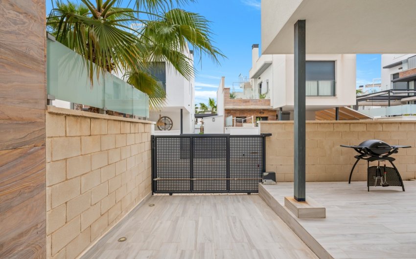 Resale - Villa -
Orihuela Costa - Costa Blanca