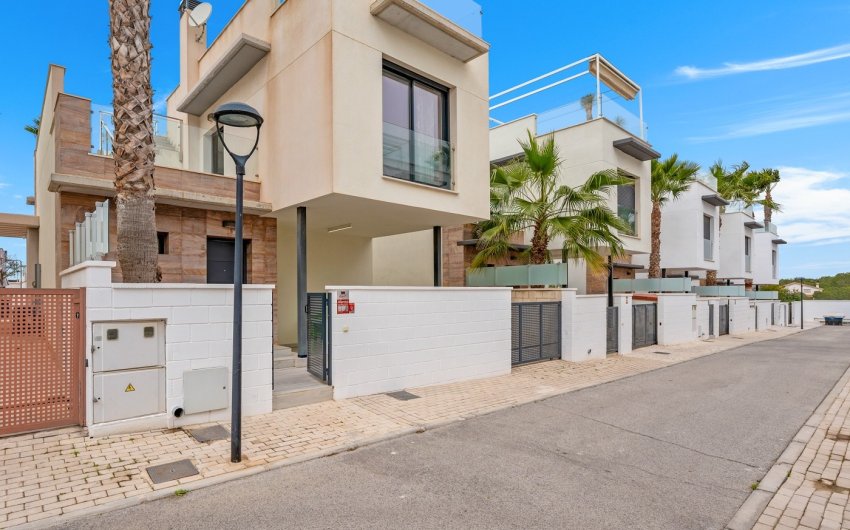 Resale - Villa -
Orihuela Costa - Costa Blanca