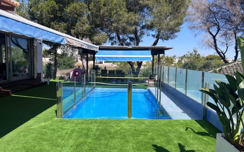 Resale - Villa -
Orihuela Costa - Costa Blanca