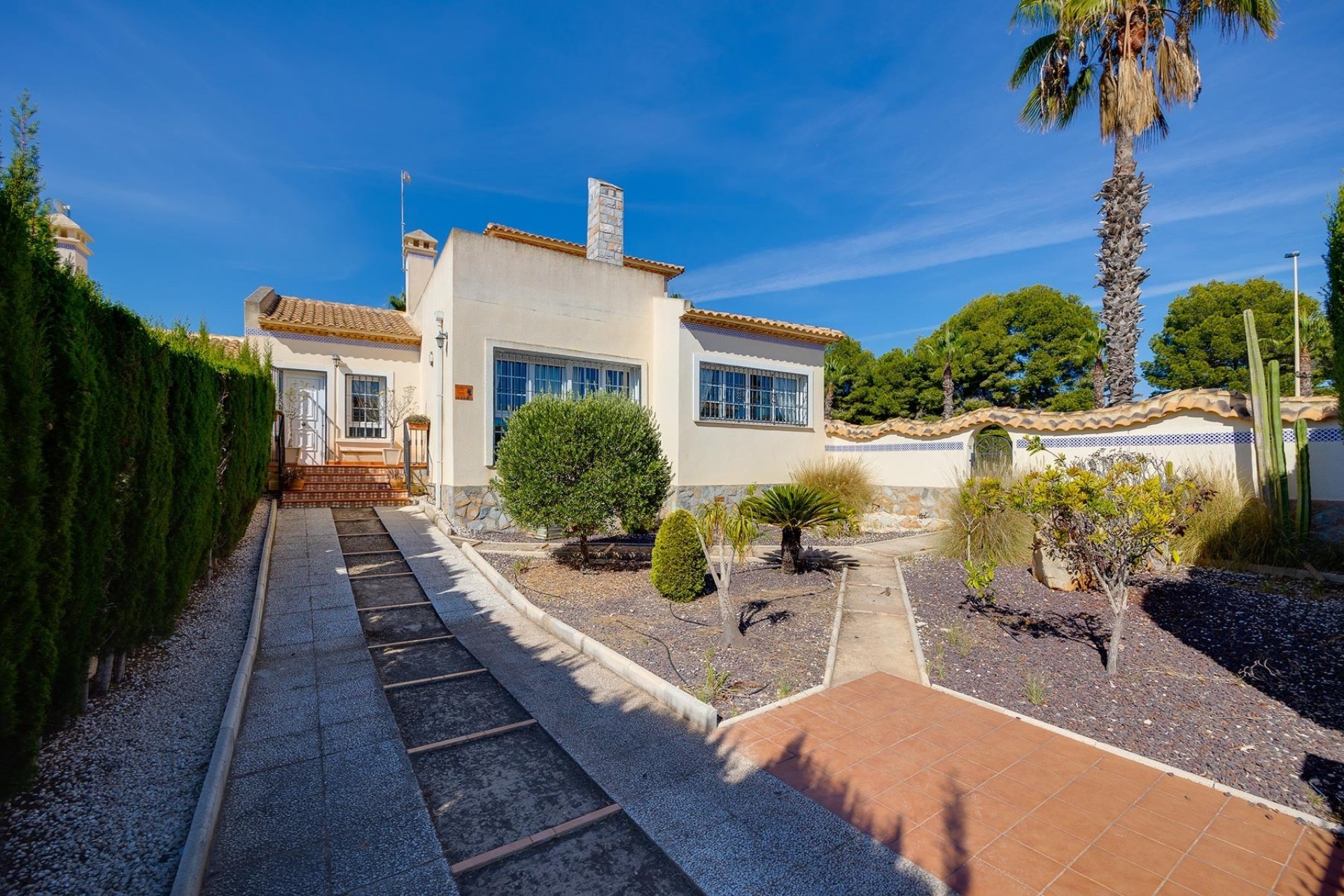 Resale - Villa -
Orihuela Costa - Costa Blanca