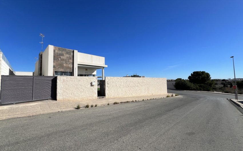 Resale - Villa -
Orihuela Costa - Costa Blanca