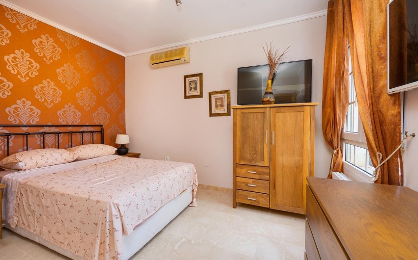 Resale - Villa -
Orihuela Costa - Costa Blanca