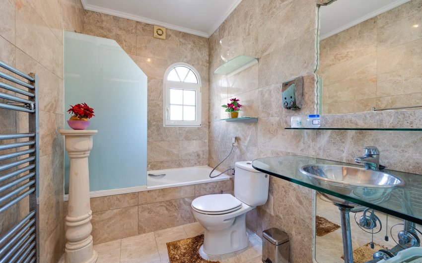 Resale - Villa -
Orihuela Costa - Costa Blanca