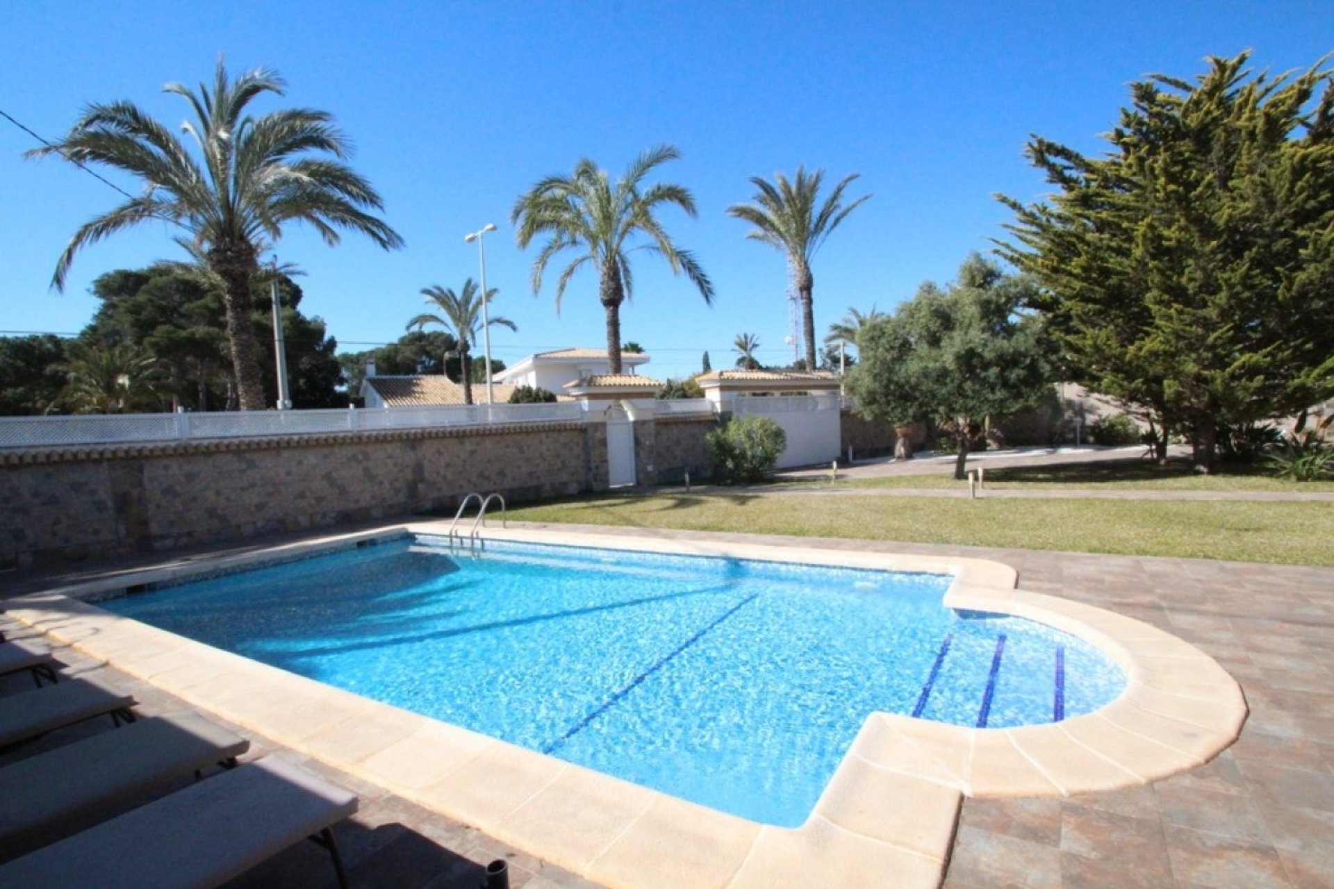 Resale - Villa -
Orihuela Costa - Costa Blanca