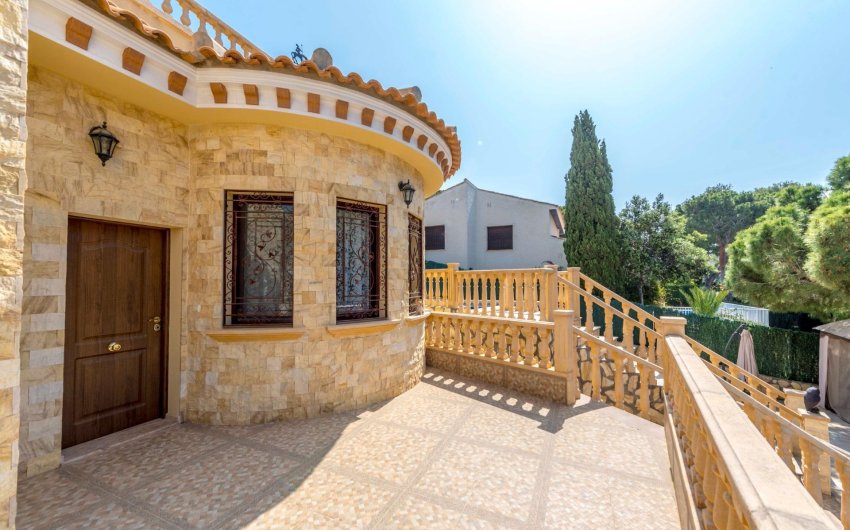 Resale - Villa -
Orihuela Costa - Costa Blanca