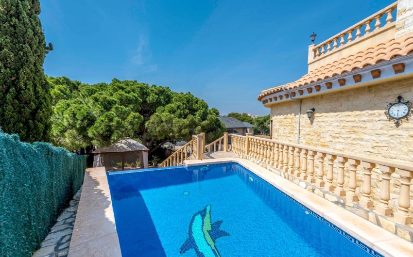 Resale - Villa -
Orihuela Costa - Costa Blanca