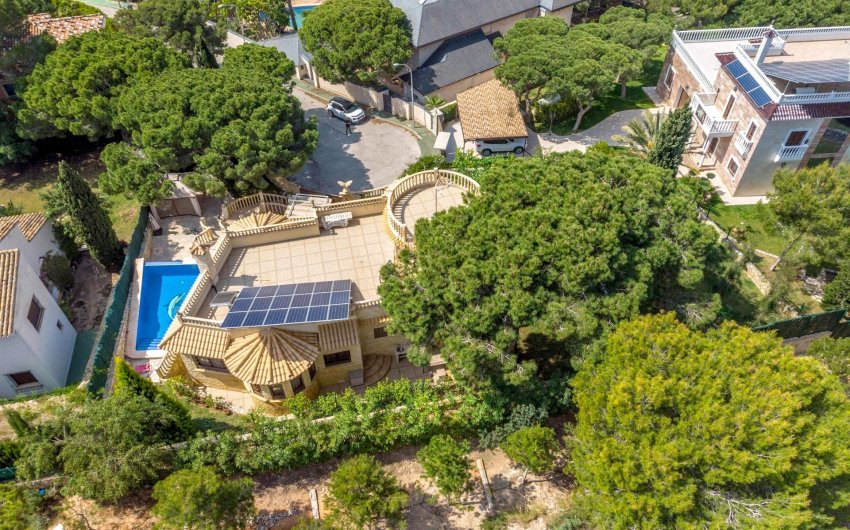 Resale - Villa -
Orihuela Costa - Costa Blanca