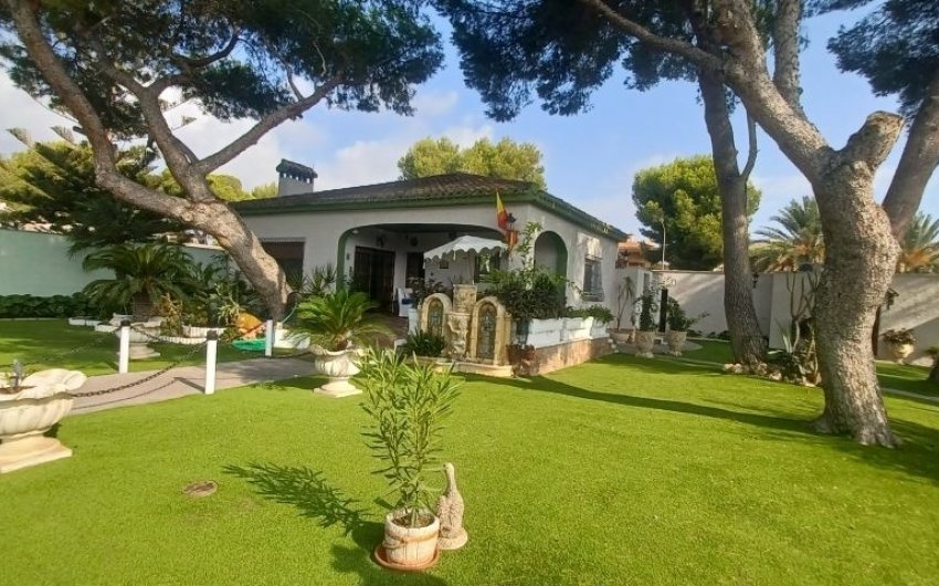 Resale - Villa -
Orihuela Costa - Costa Blanca