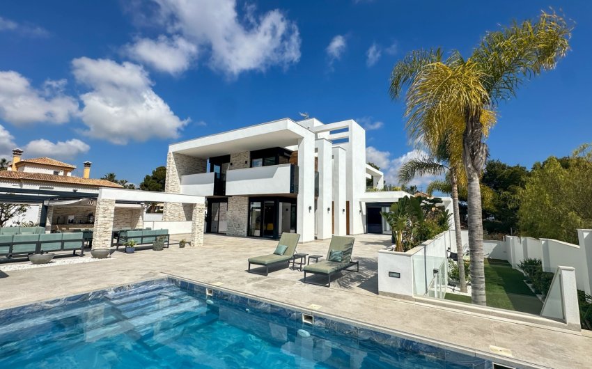 Resale - Villa -
Orihuela Costa - Costa Blanca