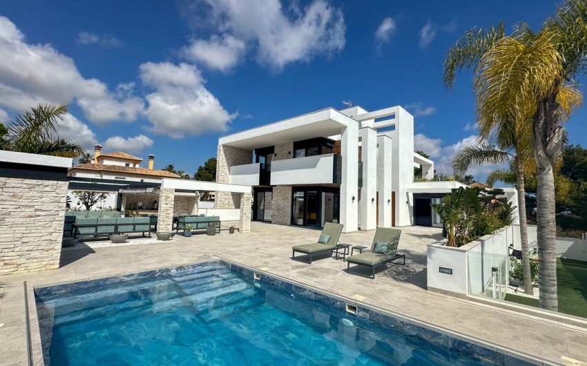 Resale - Villa -
Orihuela Costa - Costa Blanca