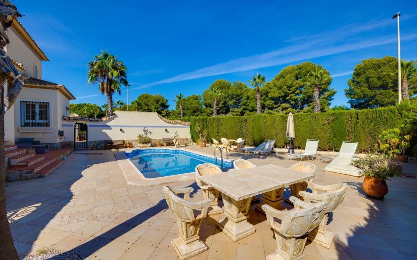 Resale - Villa -
Orihuela Costa - Costa Blanca