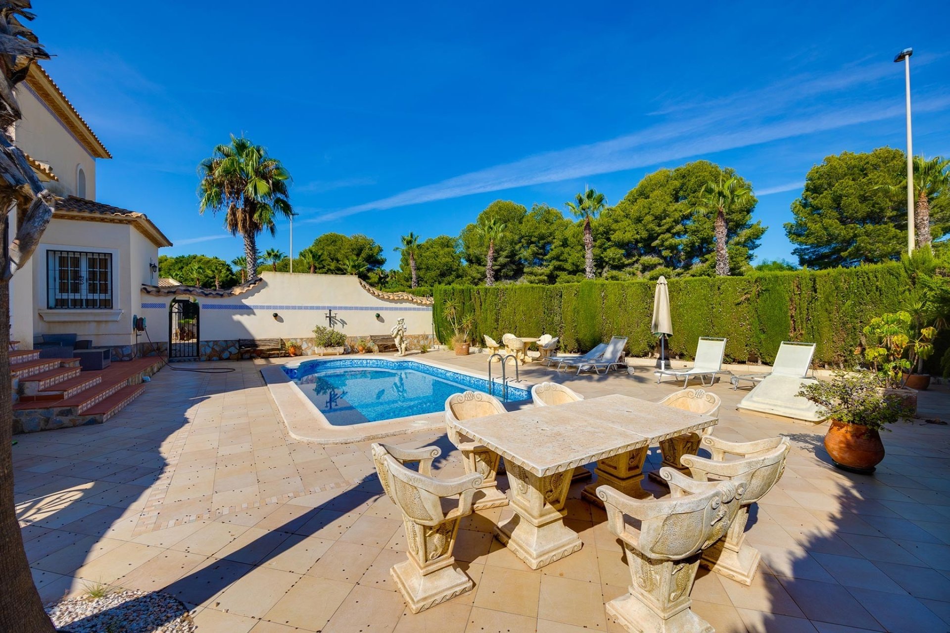 Resale - Villa -
Orihuela Costa - Costa Blanca