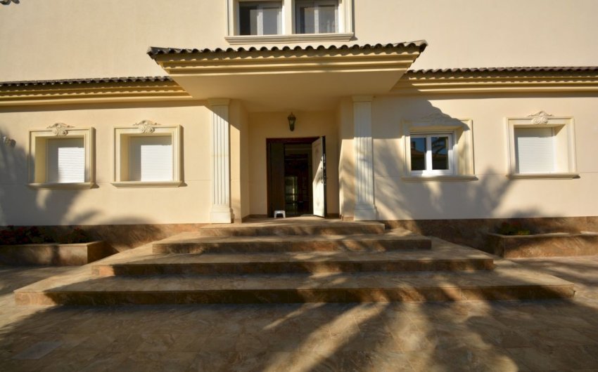 Resale - Villa -
Orihuela Costa - Costa Blanca