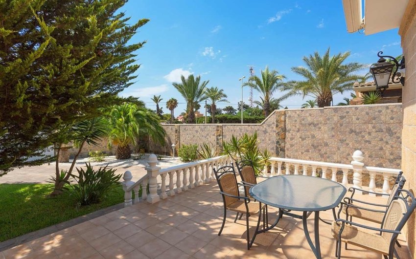 Resale - Villa -
Orihuela Costa - Costa Blanca