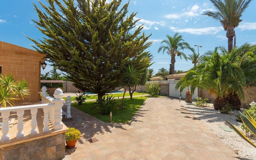 Resale - Villa -
Orihuela Costa - Costa Blanca